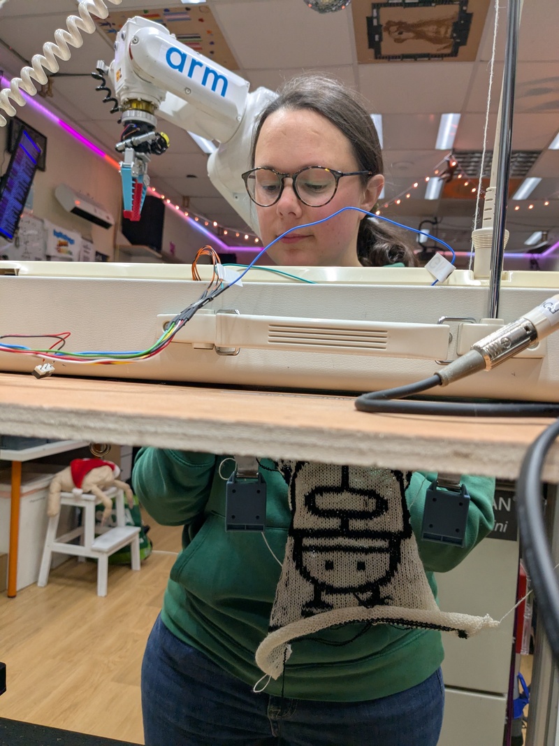 robot_knitting_a_robot.jpg